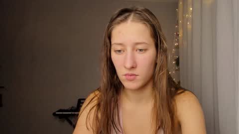 Snapshot of adellqueen chatting on December 2024 10:30:01 PM Adell online show from December 2024 10:30:01 PM