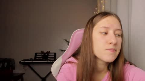 Snapshot of adellqueen chatting on December 2024 10:37:01 PM Adell online show from December 2024 10:37:01 PM