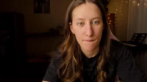 Snapshot of adellqueen chatting on March 2025 10:42:01 PM Adell online show from March 2025 10:42:01 PM