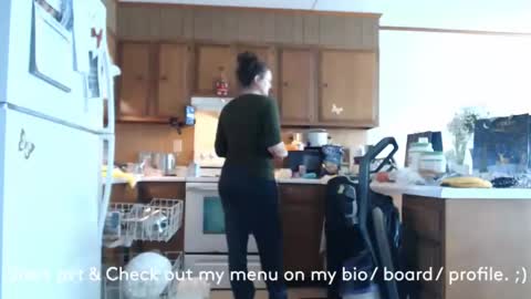 Snapshot of adorable22 chatting on December 2024 03:32:01 PM adorable22 online show from December 2024 03:32:01 PM