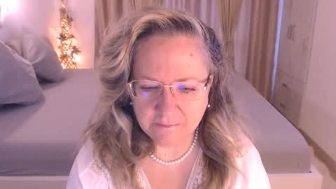 Cryna online show from November 2025 06:40:02 AM