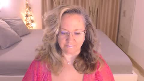 Cryna online show from November 2025 05:55:02 PM