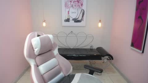 Adri  online show from May 2026 01:27:01 PM