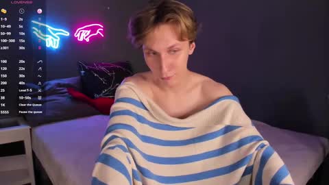 Adrian online show from March 2025 04:44:01 PM