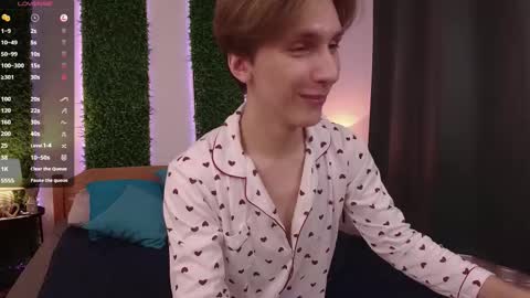 Adrian online show from March 2025 04:06:02 PM