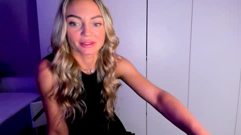 Adriana online show from December 2024 04:11:02 PM