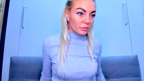 Adriana online show from October 2025 10:57:01 AM