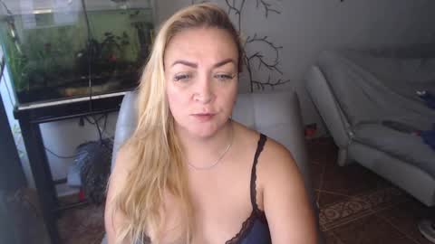 Adriana Paredes  online show from March 2025 12:37:01 PM