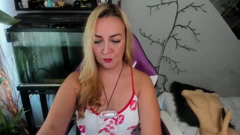 Adriana Paredes  online show from September 2025 12:59:02 PM