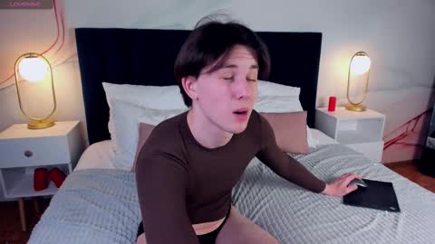 Snapshot of adrianoaubert chatting on March 2025 09:28:01 AM adrianoaubert online show from March 2025 09:28:01 AM