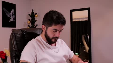 Snapshot of adrianwilliams_ chatting on January 2025 10:54:01 PM Adrian Williams online show from January 2025 10:54:01 PM