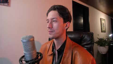 Snapshot of adrianwilliams_ chatting on November 2025 09:36:01 PM Adrian Williams online show from November 2025 09:36:01 PM