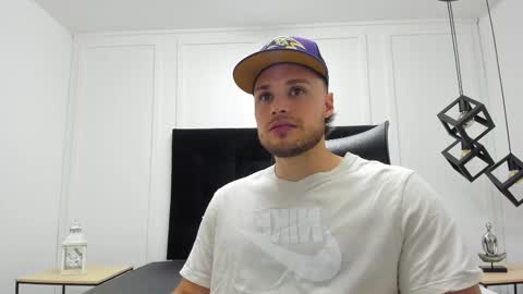 Adrein Roche online show from October 2025 11:05:01 PM