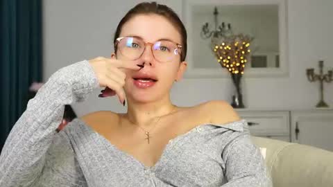 Aelia online show from October 2025 04:21:02 AM