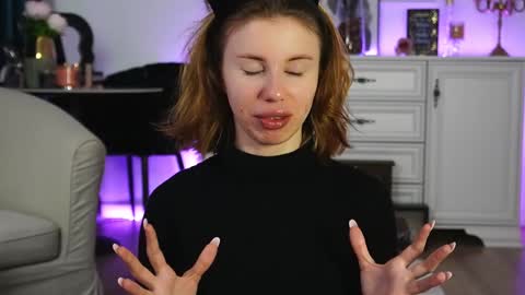 Aelia online show from November 2025 03:53:02 AM