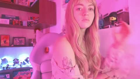 Camila     2 online show from December 2024 05:38:01 AM