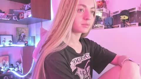 Camila     2 online show from January 2025 07:08:01 PM