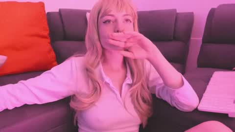 Camila     2 online show from February 2025 04:31:01 AM