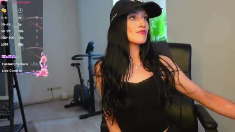 Agelina Lilly Laura online show from June 2026 02:33:01 PM