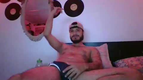 Snapshot of agustin_1298 chatting on December 2025 02:06:01 AM Agustin online show from December 2025 02:06:01 AM