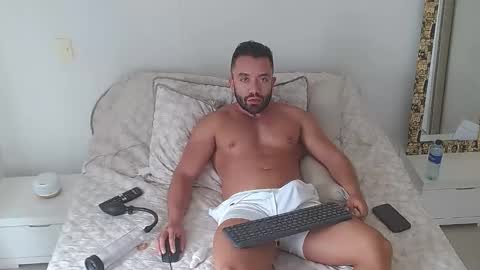 agustinsr online show from October 2025 04:51:01 PM