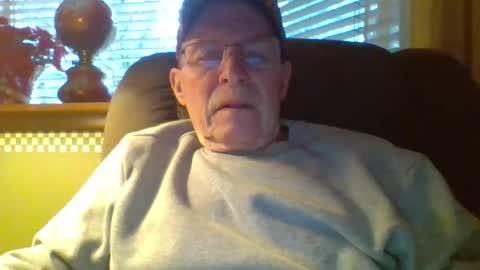 aguynrkfrd online show from December 2024 04:08:02 PM