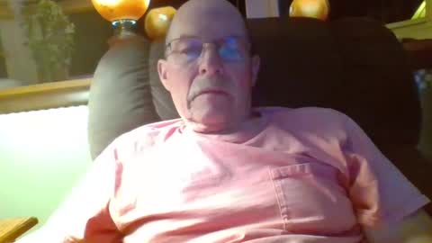 aguynrkfrd online show from November 2025 10:26:01 AM