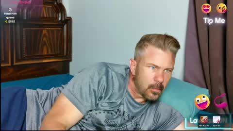 Blue Eyed Handsome Man online show from May 2026 05:07:02 PM