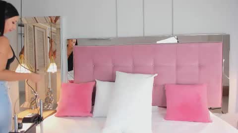 Snapshot of ahincale chatting on January 2026 07:40:01 PM AHINOA online show from January 2026 07:40:01 PM