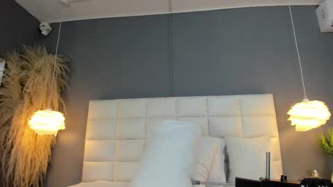 Snapshot of ahincale chatting on February 2026 11:42:02 AM AHINOA online show from February 2026 11:42:02 AM