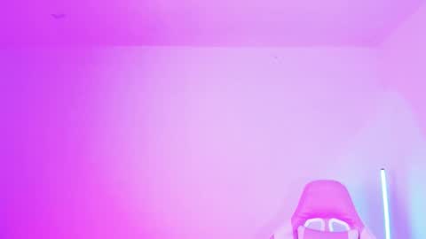 Snapshot of ahri_elderwood chatting on December 2025 04:06:02 AM Ahri help me get to 100 online show from December 2025 04:06:02 AM