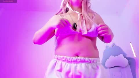 Snapshot of ahri_elderwood chatting on March 2026 05:30:02 AM Ahri help me get to 100 online show from March 2026 05:30:02 AM