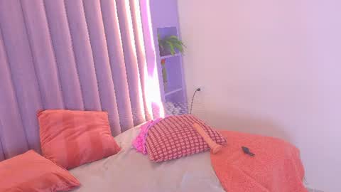 Snapshot of ahslyevans__ chatting on June 2026 12:32:02 AM AHSLY online show from June 2026 12:32:02 AM