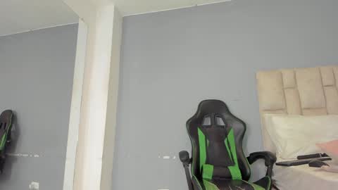 karoline  online show from December 2024 08:15:01 PM