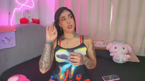 Aihnoa online show from May 2026 07:19:01 PM