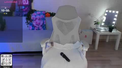 Lynn online show from December 2025 01:39:02 PM