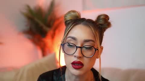  Aileen  online show from October 2025 07:53:02 PM