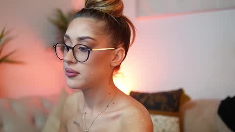  Aileen  online show from November 2025 07:46:02 PM