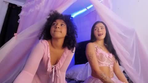 ailen and aria online show from October 2025 03:22:02 PM