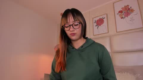 Aily Yozuko online show from October 2025 02:48:02 AM