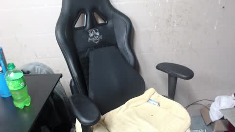 Leo  Airborn  Sir  Daddy online show from February 2025 04:00:02 PM