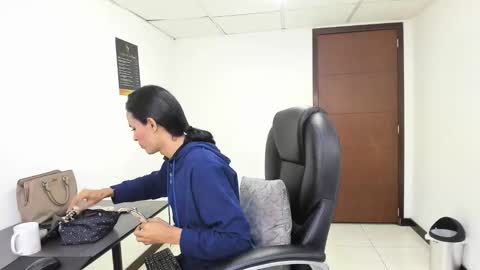 Aisha online show from March 2026 03:51:02 AM