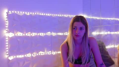 Aisha online show from September 2025 05:09:02 AM