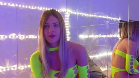 Aisha online show from October 2025 05:07:02 AM