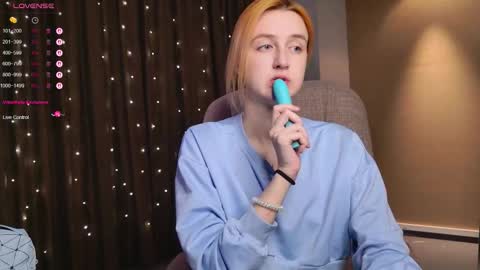 Snapshot of aishiro chatting on December 2025 01:28:02 PM aishiro online show from December 2025 01:28:02 PM