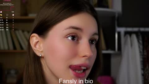 Snapshot of aislyfarran chatting on October 2025 01:39:02 AM Aliza online show from October 2025 01:39:02 AM