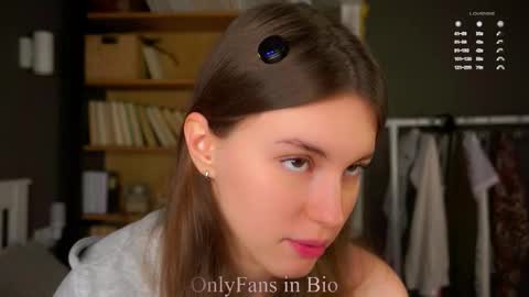 Aliza online show from December 2025 01:13:01 AM