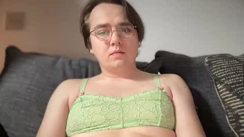 Snapshot of ajuliebellelemons chatting on March 2026 12:17:01 AM JullieBelleLemons online show from March 2026 12:17:01 AM