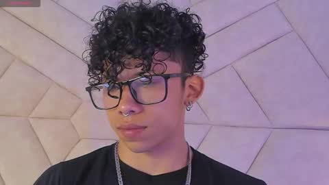 akazaboy online show from September 2025 04:25:02 AM