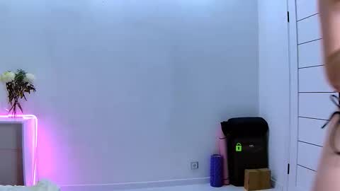 Hi Im Oli online show from February 2026 12:54:01 AM